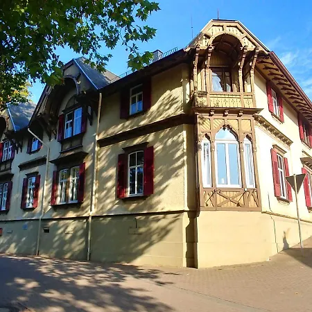 Alojamento de Acomodação e Pequeno-almoço Privathotel Der Schwarze Herrgott No Tv 3*
